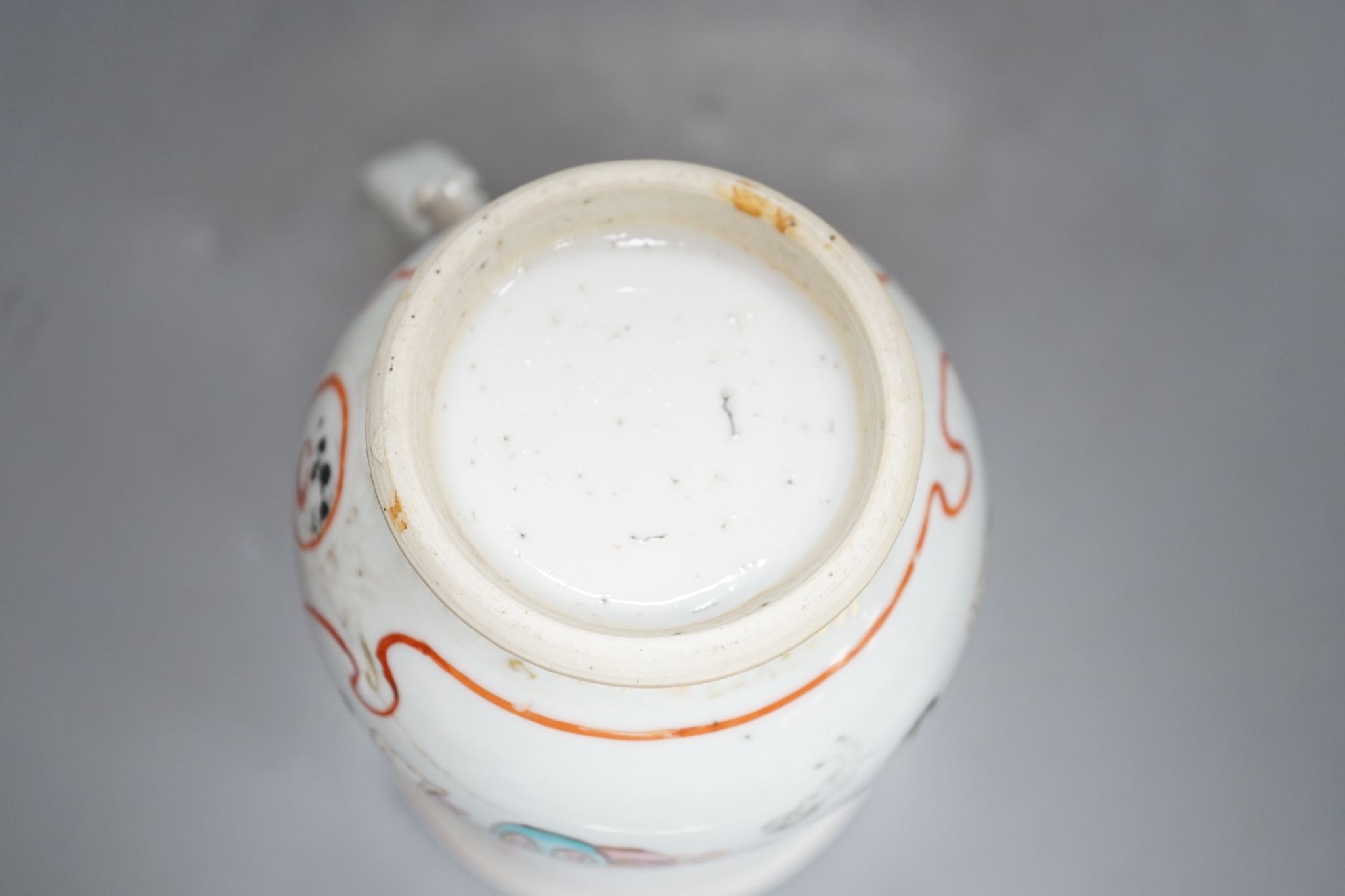 An 18th century Chinese export famille rose mug , 14cm